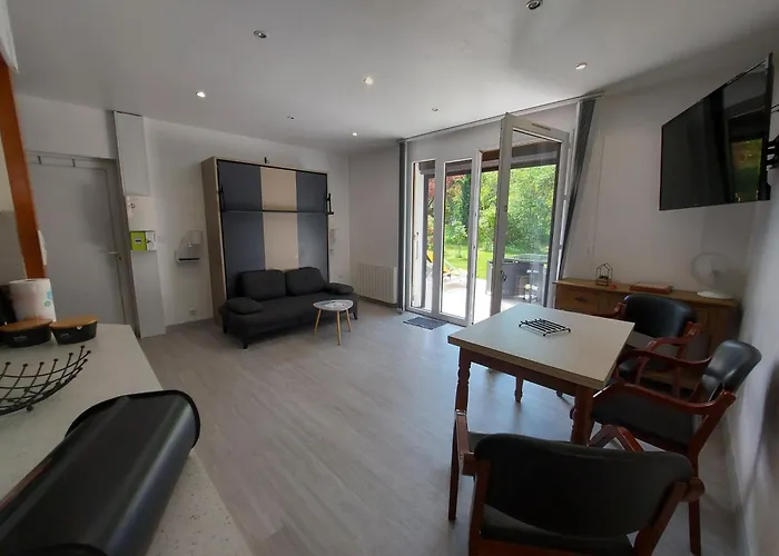 Centre St Jorioz : Charmant Et Spacieux Studio Avec Terrasse Et Jardin Privatif